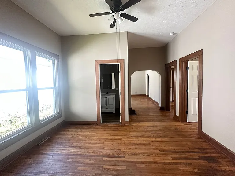 616 W Webster St — Photo 12