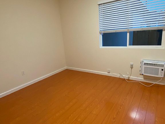 5th image of 646 Jasper St