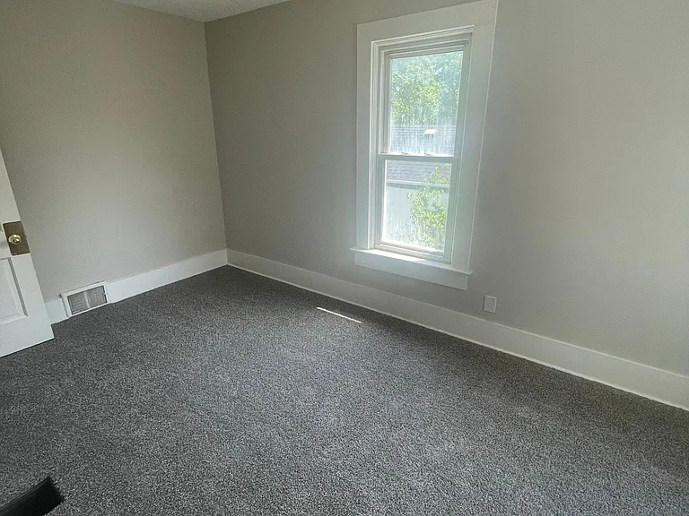 231 E Dewald St — Photo 6