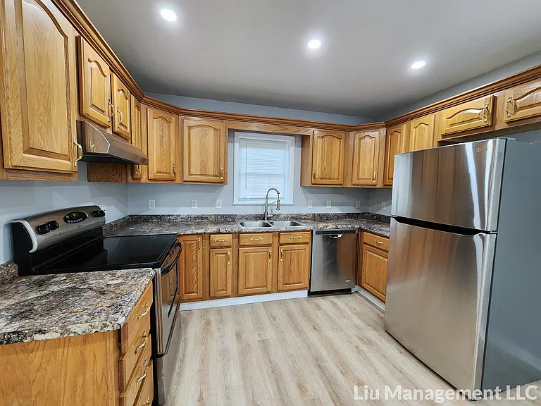 1042 N Traub Ave — Photo 6