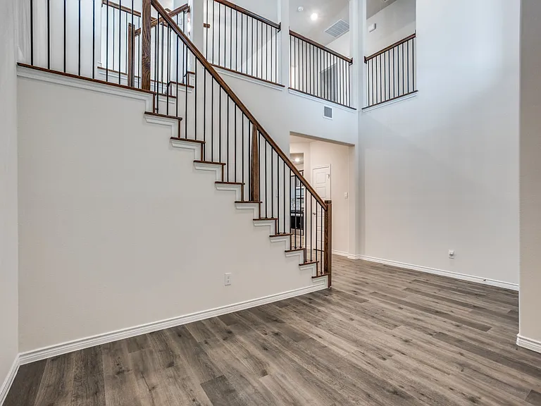 6978 Draper Ln — Photo 3