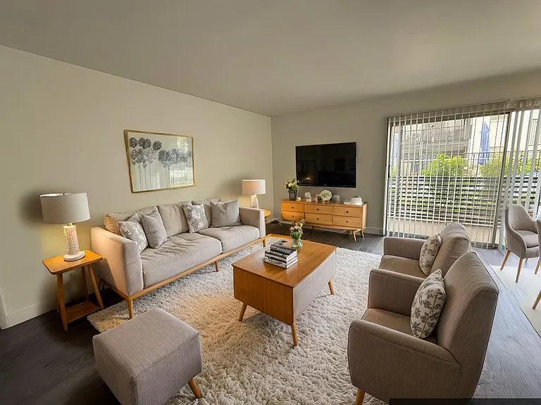 The Shorewood Apartments — Photo 40