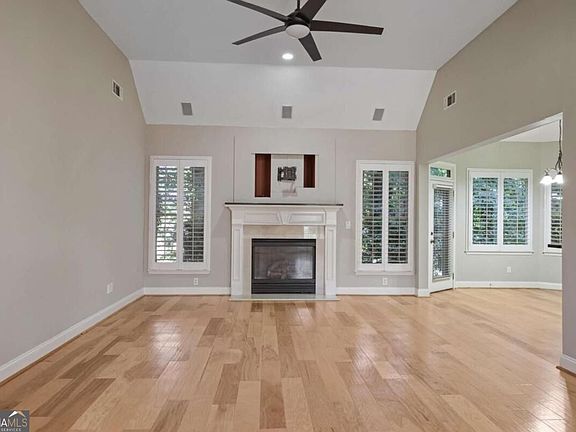 5th image of 105 Peregrine Way NW