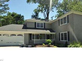 30501 Manhasset Dr, Bay Village, OH
