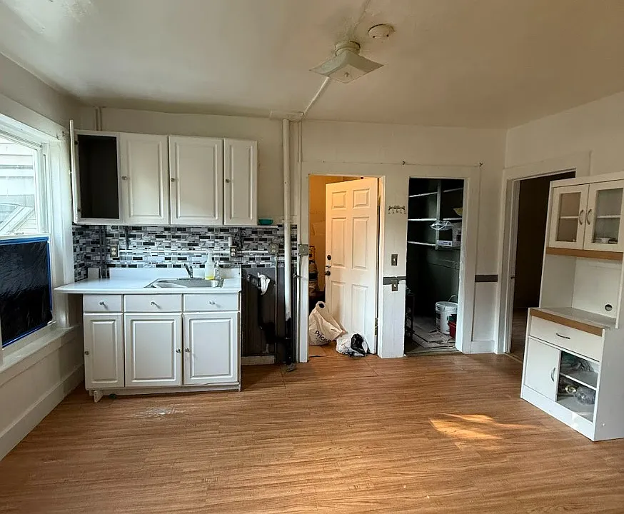 46 Queen St #1