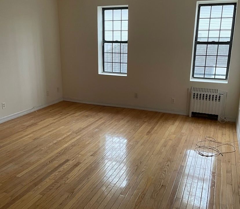 1st image of 890 W Beech St APT 1B