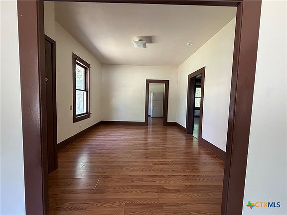 4th image of 112 Darst St