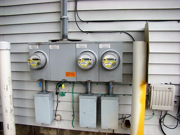 3rd image of 742 E Stockbridge Ave