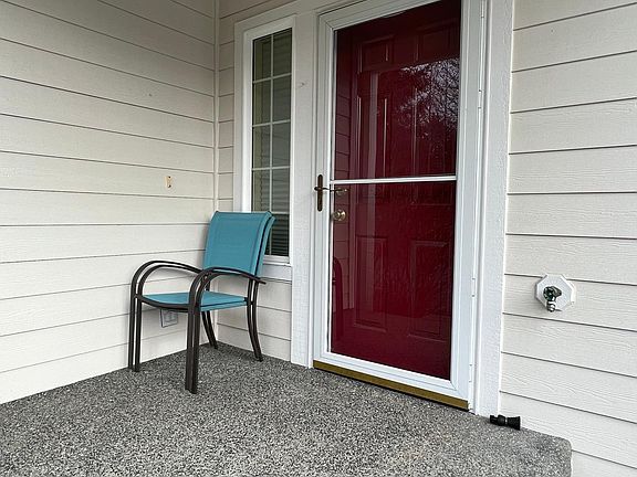 3rd image of 10625 NE Kingston Meadows Cir #10625