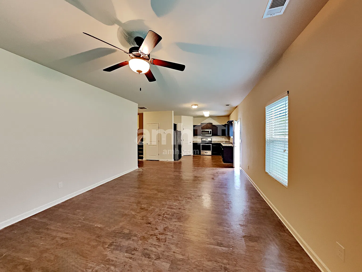 4 bed, 2.5 bath, 1829 sqft, $1,940 — Photo 4