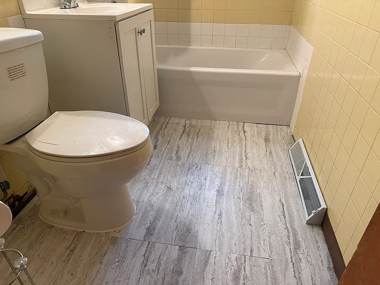 221 E 500 N — Photo 11