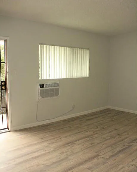 1139 N Mayfair Ave #5 — Photo 1