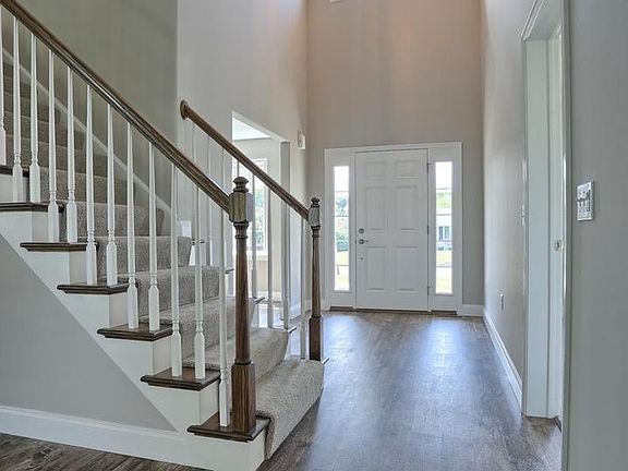 2nd image of 10 Rolling Meadow Rd