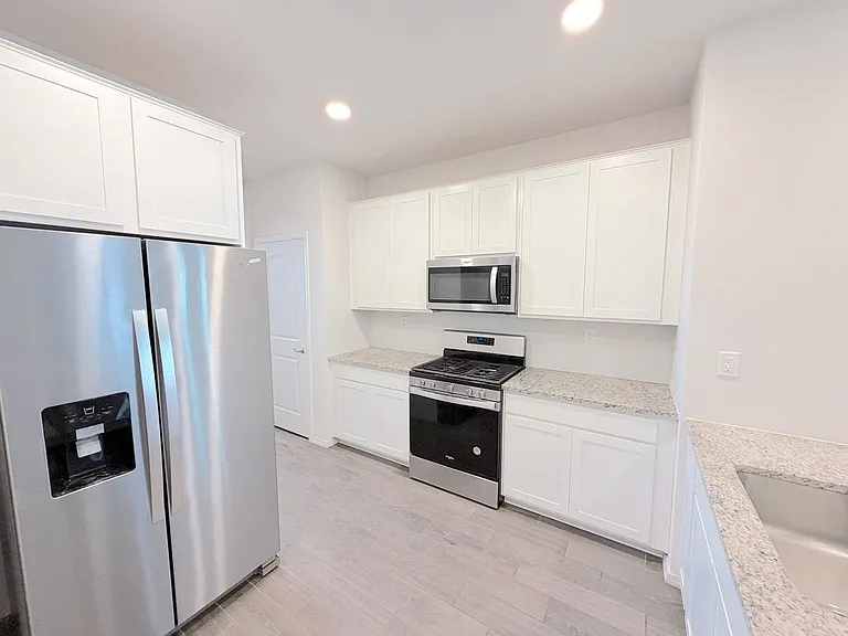 5777 Cosmo Ct NE — Photo 6