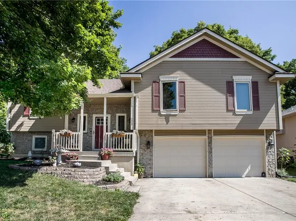 205 Mesa Dr, Smithville, MO 64089