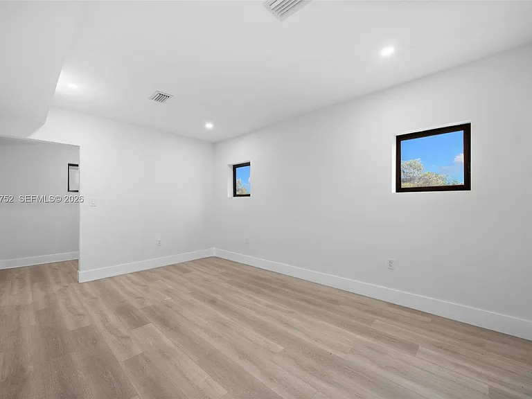 4746 NW 10th Ave — Photo 23