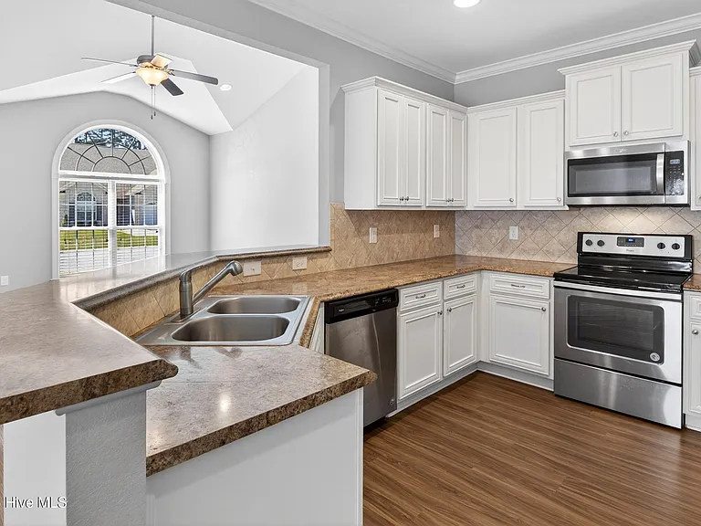 1661 Cambria Dr #B — Photo 9
