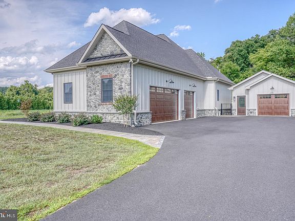 4th image of 214 Bohemia Mill Pond Dr