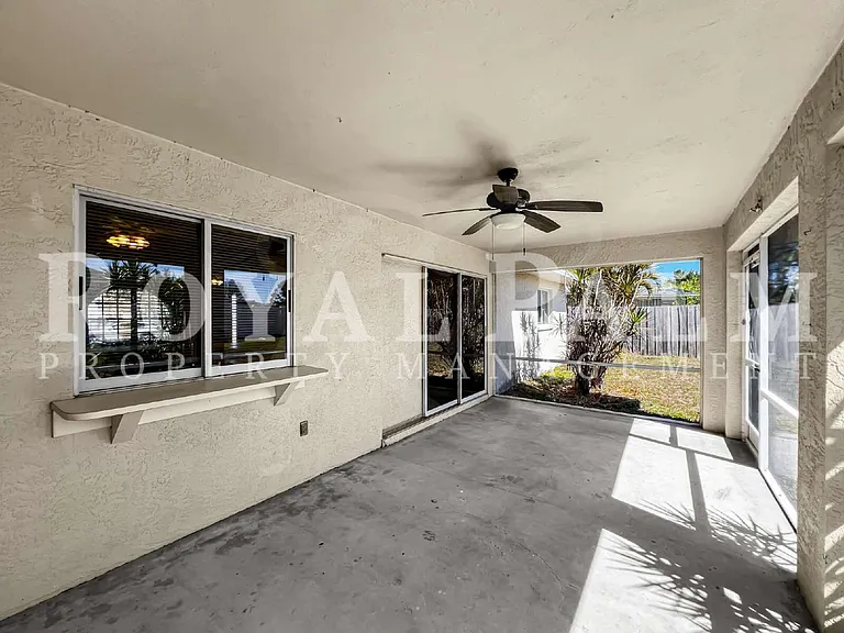 208 SE 17th St — Photo 29