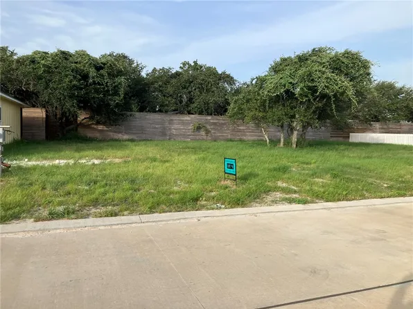 133 Breezeway Dr, Rockport, TX 78382