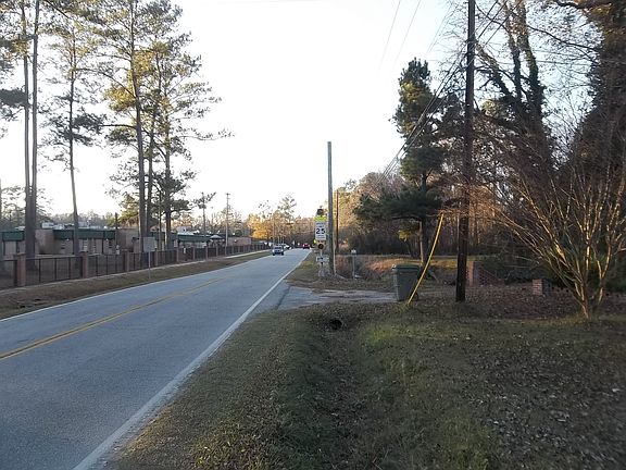 Exterior Neighborhood (street photo)