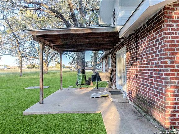4th image of 241 SHAMROCK DR