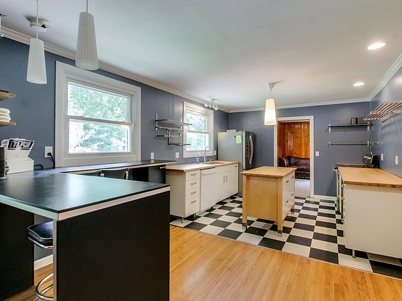 2nd image of 611 Durrett Dr