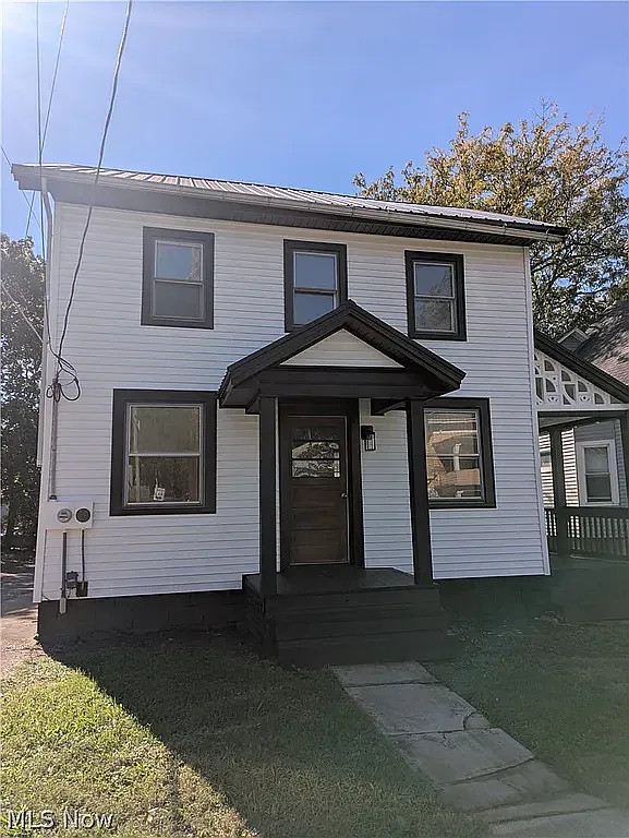 Building Photo - 223 E Larwill St