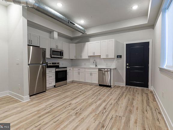 2nd image of 121-27 W Cumberland St #102