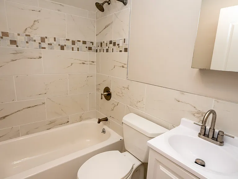 592 Poplar St — Photo 9