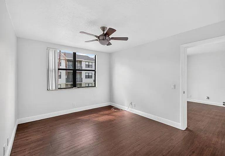 706 Executive Center Dr #23 — Photo 14