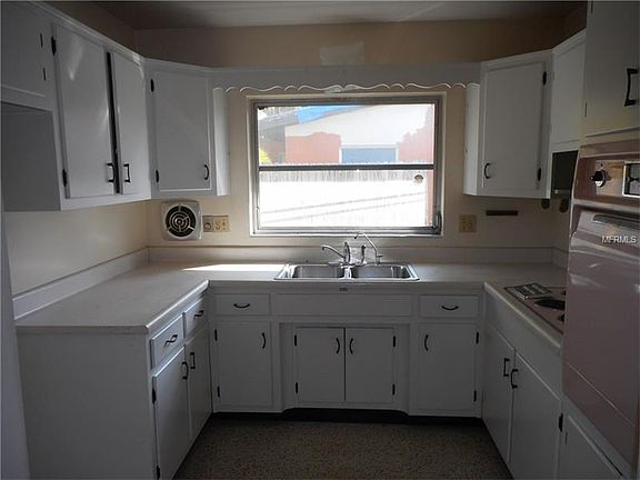 3rd image of 1450 Carolyn Ln
