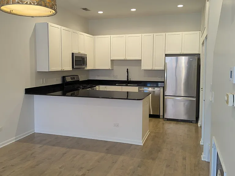 625 W Oak St #O — Photo 6