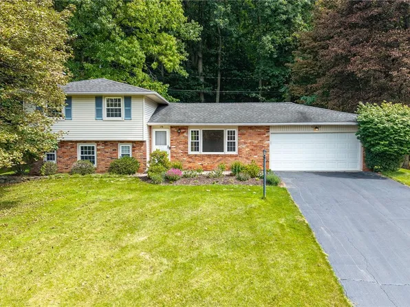 16 Bittersweet Rd, Fairport, NY 14450