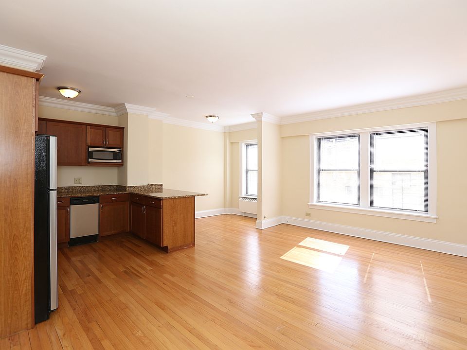 1st image of 401 W Fullerton Pkwy APT 409E