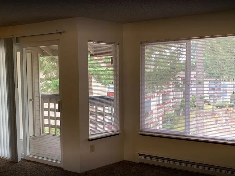 KINGSGATE MEADOWS APTS — Photo 14