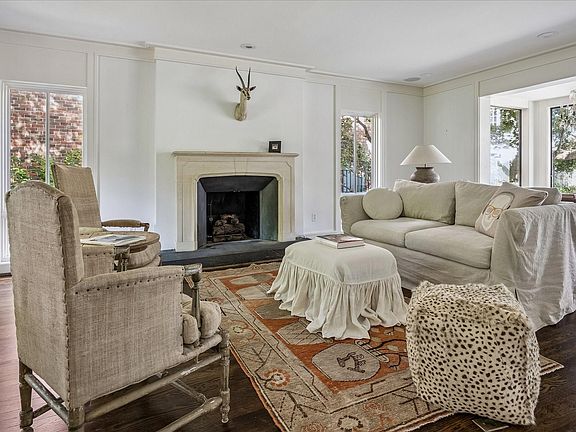 3rd image of 2121 Bolsover St