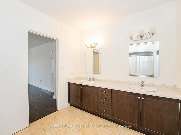 26 Wellington St #205 — Photo 32