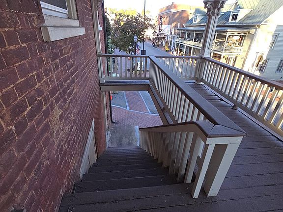 5th image of 200 Main St W