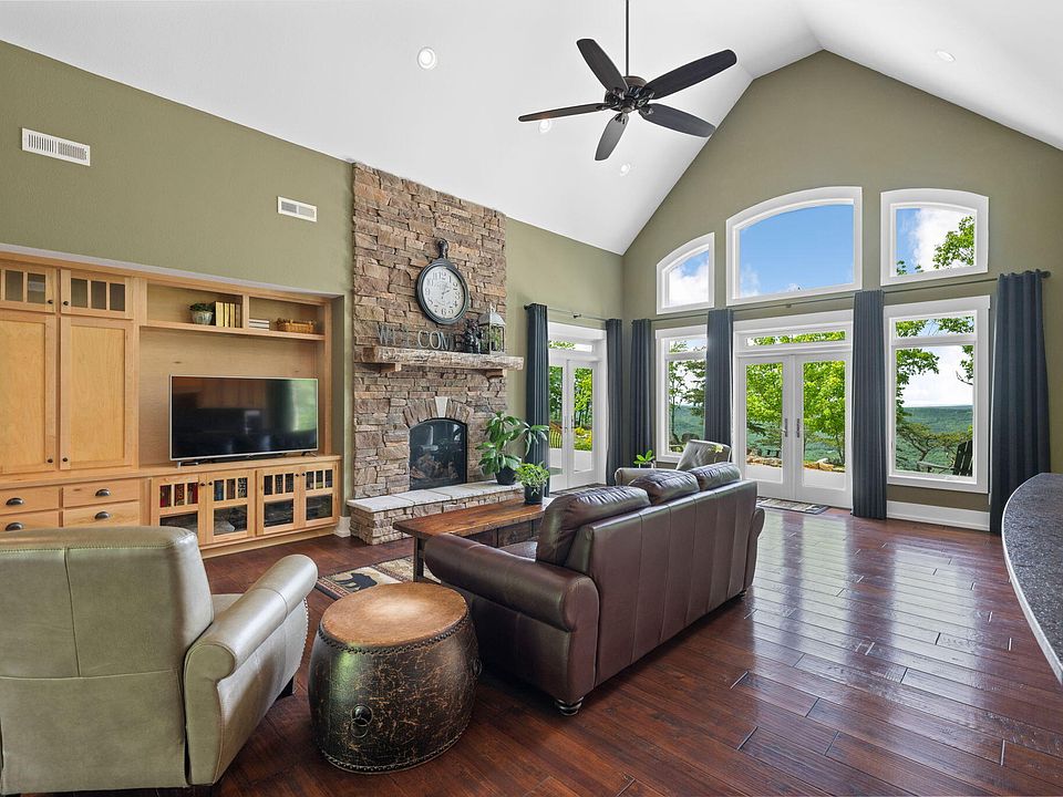 13th image of 3099 Sunset Dr