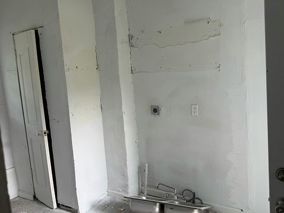 4th image of 123 W Frank Ave