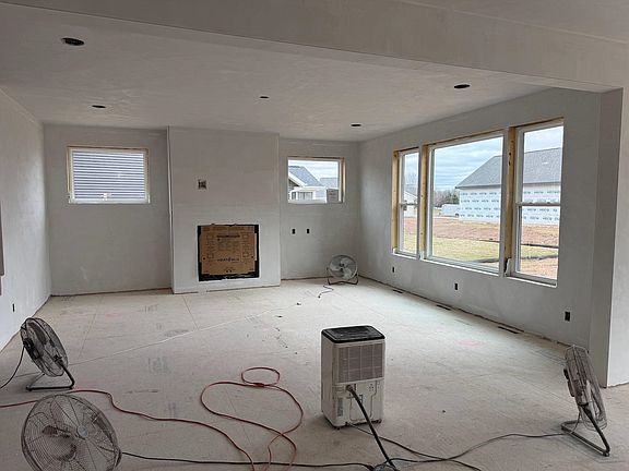 2nd image of 409 Jerelyn Ct