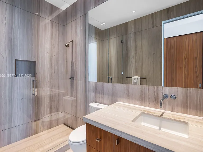 825 E Dilido Dr — Photo 25