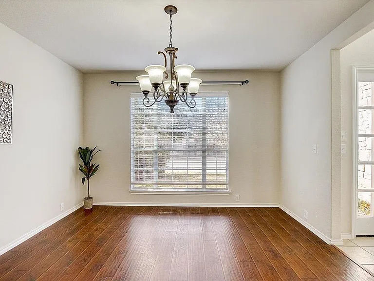 537 Golden Creek Dr — Photo 8