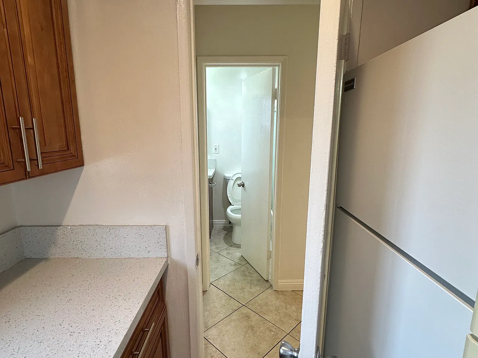 908 E Hellman Ave — Photo 4