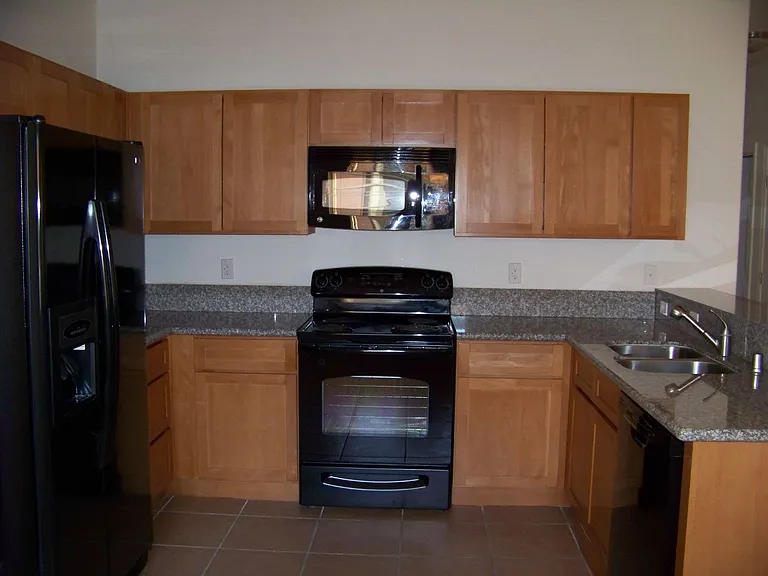 400 Hillside Dr — Photo 7