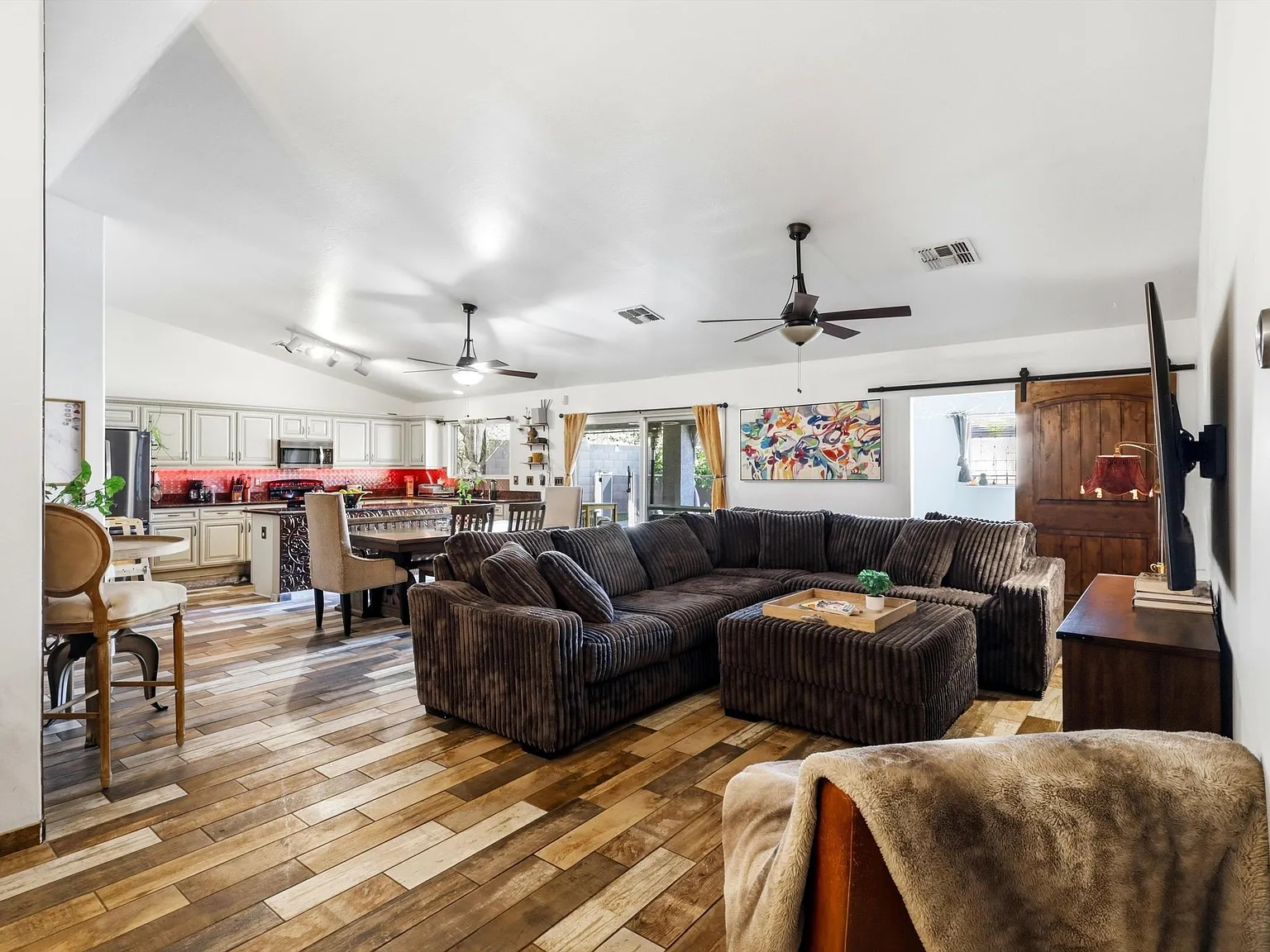 4 bed, 2100 sqft, $3,500 — Photo 3