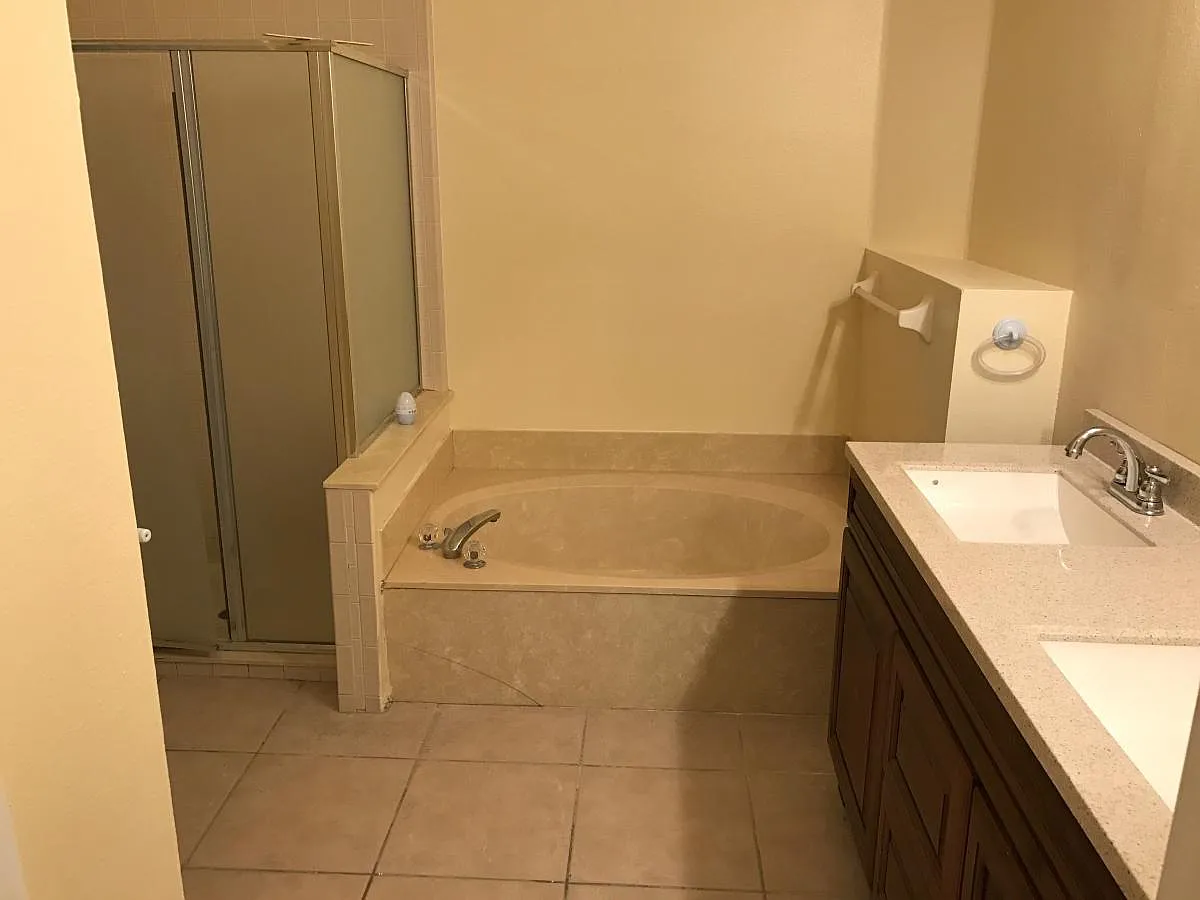 4 bed, 1939 sqft, $2,695 — Photo 4