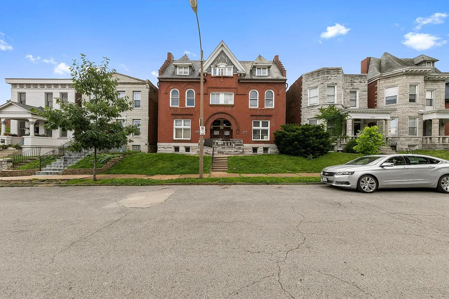 4206 Castleman Ave — Photo 1