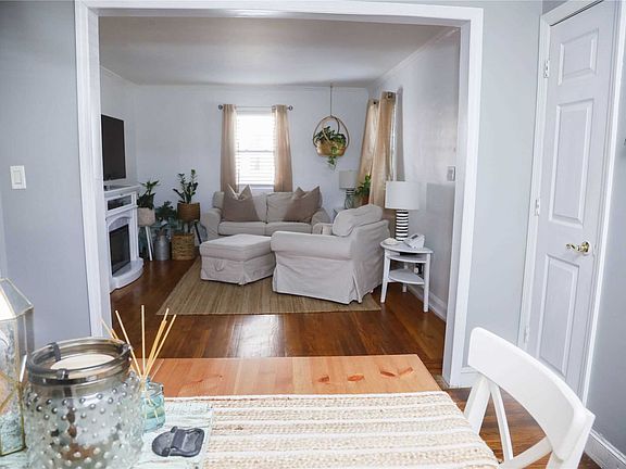 4th image of 836 N William St